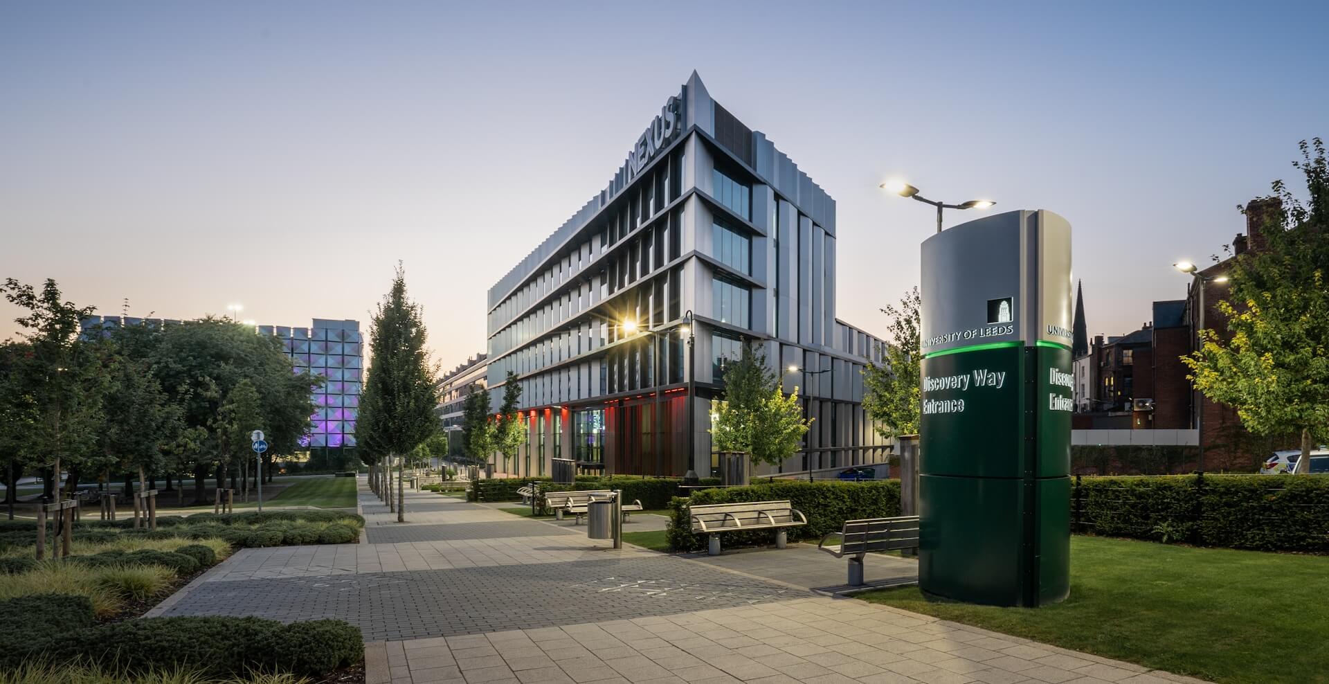 eventlocation-leeds-paul-rigel-ze-Z99lIbI4-unsplash